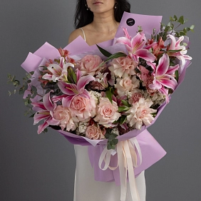 Букет из роз и лилий "Румянец"