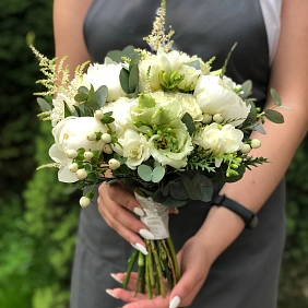 Букет невесты из пионов "Фелиция"