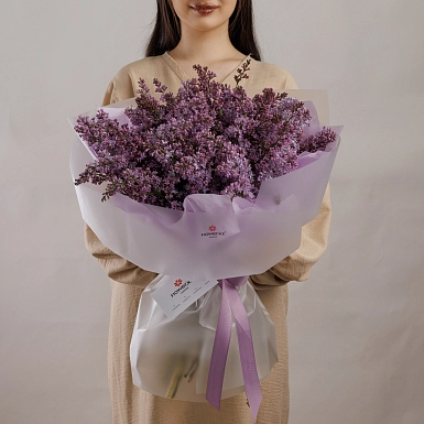 Букет из 25 веток сирени в оформлении - фото 3