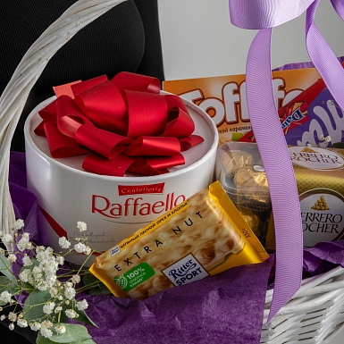 Корзина со сладостями "Сладкоежка" - фото 3