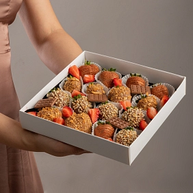 Клубника в шоколаде 16 шт с орехами