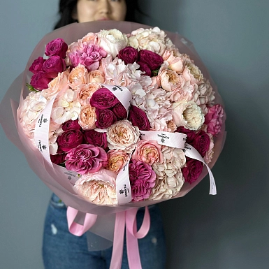 Букет из гортензий и пионовидных роз "Love is" - фото 1