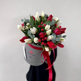 Разноцветные тюльпаны в коробке "Candy mix"