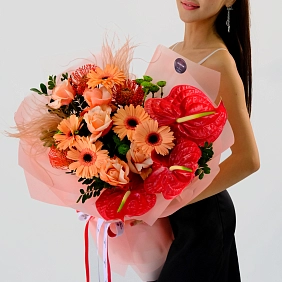 Букет из гербер и антуриума "Оазис любви"