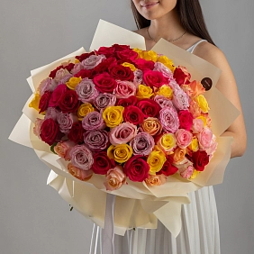 Букет из 101 микс Голландской розы 50 см с оформлением