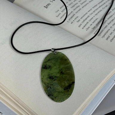 Кулон из нефрита "Оберег" - фото 3