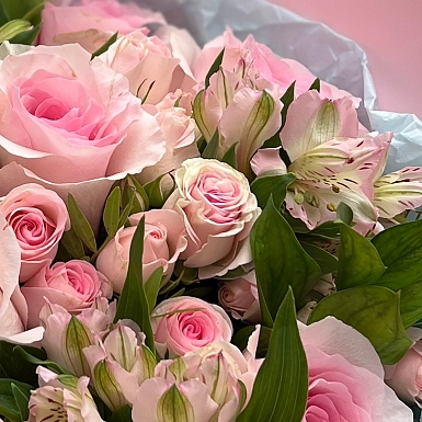 Букет из роз и кустовых роз "Ласковый миг" - фото 6