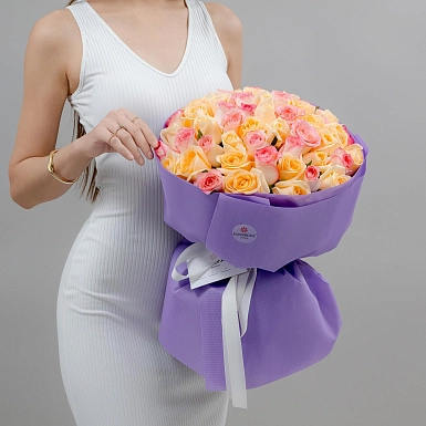 Букет из 51 кремовой и розовой розы 50 см "Тянь-Шань" - фото 3