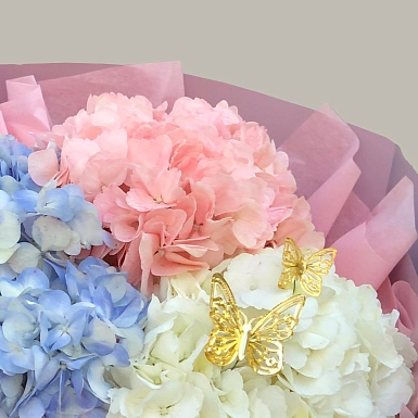 Букет из 3 разноцветных гортензий фото