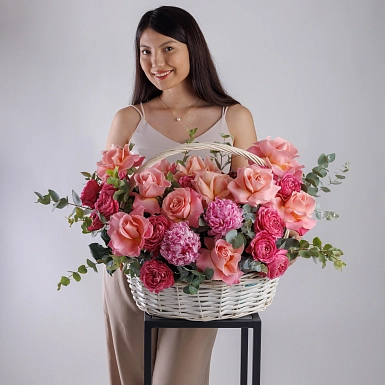 Композиция с пионами в корзине "Любимая" - фото 2