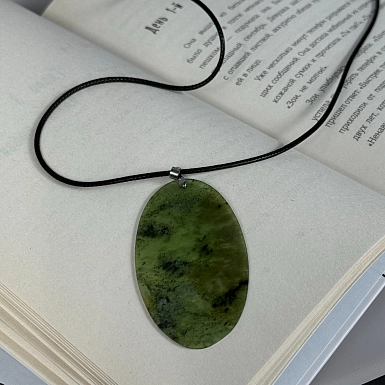 Кулон из нефрита "Оберег" - фото 1