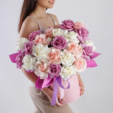 Композиция из 25 голландских роз в коробке "Нежный микс" - фото 3