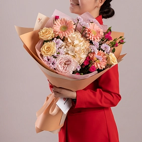 Букет из гербер и гортензии "Сая"