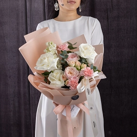 Букет из пионовидных роз "Цветущая нежность"