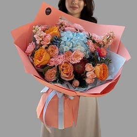 Букет из гортензии и роз "Айгуль" фото