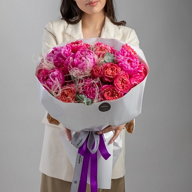 Букет из пионов и кустовой пионовидной розы "Малиновые сны" - фото 3