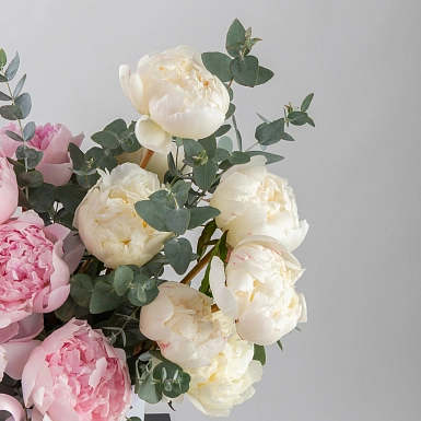 Композиция из пионов "Клубника со сливками" - фото 5