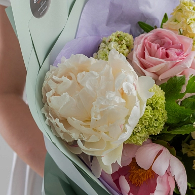 Букет с пионами и пионовидными розами "В саду" - фото 4