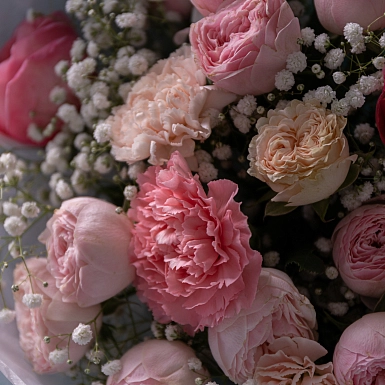 Букет из гипсофилы и кустовых роз "Керемет" - фото 5