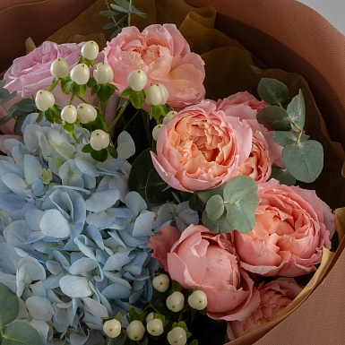 Букет из пионовидных роз "Яна" фото