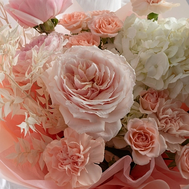 Букет с гортензией "Бисквит" фото