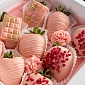 Клубника в розовом шоколаде 9 шт. - фото 2