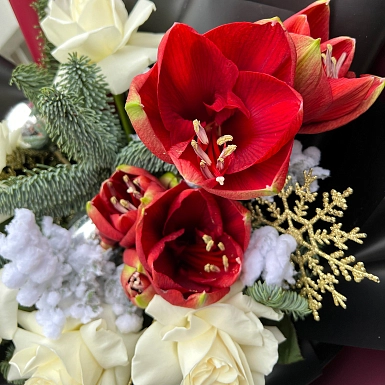 Зимний букет из амариллиса и нобилиса "Уютный вечер" - фото 6
