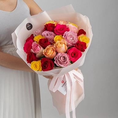 Букет из 25 микс Голландских роз 50 см с оформлением - фото 3
