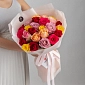 Букет из 25 микс Голландских роз 50 см с оформлением - фото 3