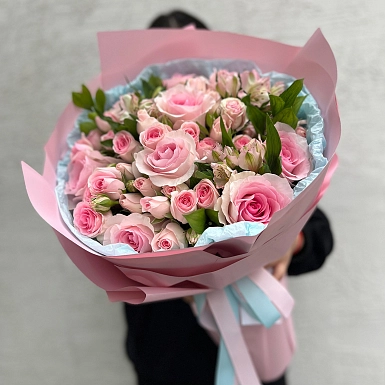 Букет из роз и кустовых роз "Ласковый миг" - фото 2