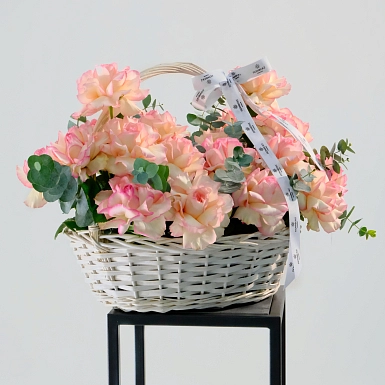 Корзина из роз с зеленью "Сезім" - фото 2