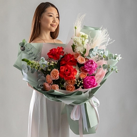 Букет с пионами и розами "Nina"