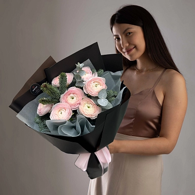 Зимний букет из ранункулюсов "Ангельский" - фото 3