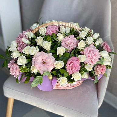 Корзина из эустом "Теплый ветерок" - фото 2