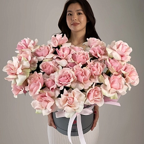 Илюстрация к 25 розовых сортовых Голландских роз в коробке 25 розовых сортовых Голландских роз в коробке