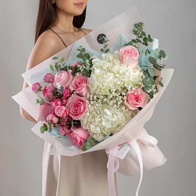 Букет из пионовидных роз “Вспышка любви” фото