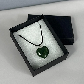 Кулон "Нефритовое сердце" на шнурке