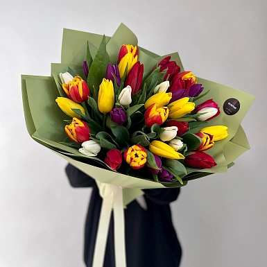 Букет из 35 тюльпанов яркий микс - фото 1