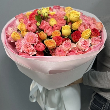 Букет из 25 микс кустовых роз "Тянь-Шань" - фото 3