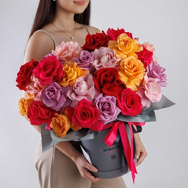Композиция из 25 голландских роз в коробке "Яркий микс" - фото 1