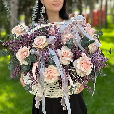 Корзина из сирени и роз "Радость встречи" - фото 2