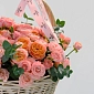 Корзина из кустовых пионовидных роз "Талшын" - фото 3