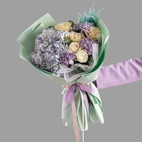 Букет из гортензии и роз "Purple velvet" фото