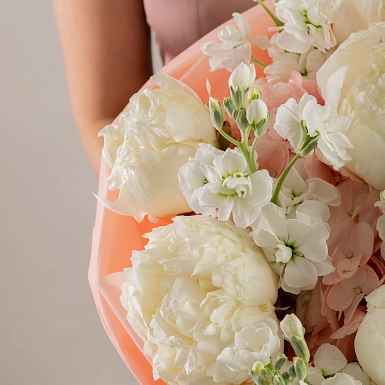 Букет с гортензиями и пионами "Зефирное облако" фото