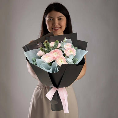 Зимний букет из ранункулюсов "Ангельский" - фото 2