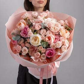 Букет из пионовидных и кустовых роз "Английский подарок"