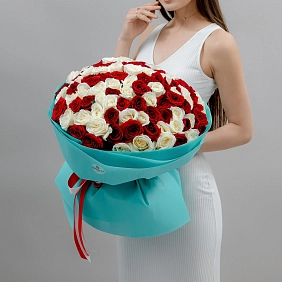 Букет из 101 красно-белой розы 50 см "Тянь-Шань"