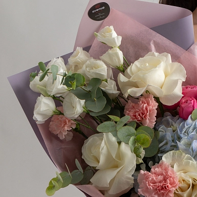 Букет из пионовидных роз и гортензии “Джамиля” фото