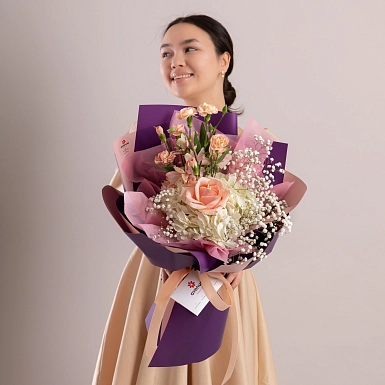 Букет из гортензии и гвоздик "Облачко" - фото 1