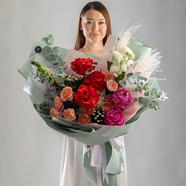 Букет с пионами и розами "Nina" - фото 3